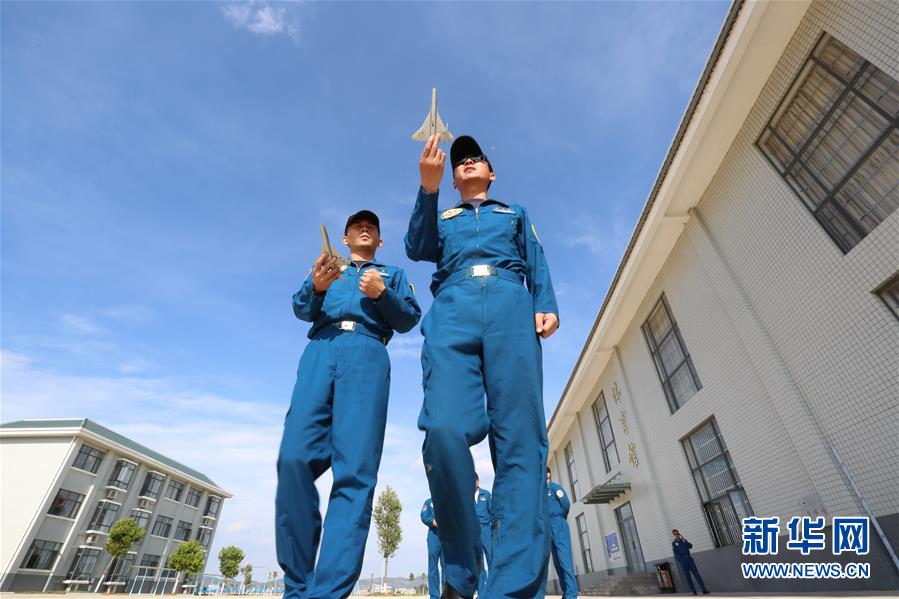 （圖文互動）（3）5290小時！中國空軍殲擊機飛行紀(jì)錄保持者光榮停飛