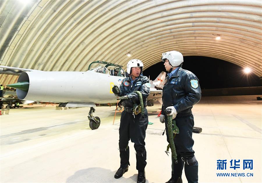 （圖文互動）（5）5290小時！中國空軍殲擊機飛行紀(jì)錄保持者光榮停飛
