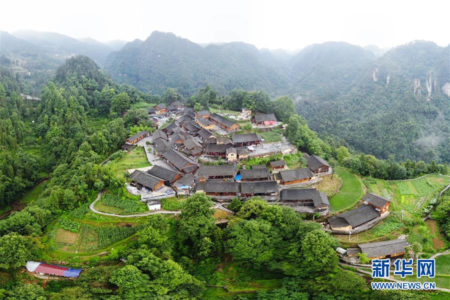 （新華全媒頭條·走向我們的小康生活·圖文互動(dòng)）（7）那山，那人，那苗寨——十八洞村三代人的奮斗史
