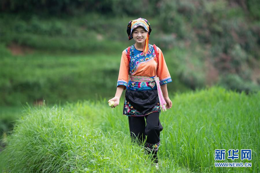 （新華全媒頭條·走向我們的小康生活·圖文互動(dòng)）（4）那山，那人，那苗寨——十八洞村三代人的奮斗史