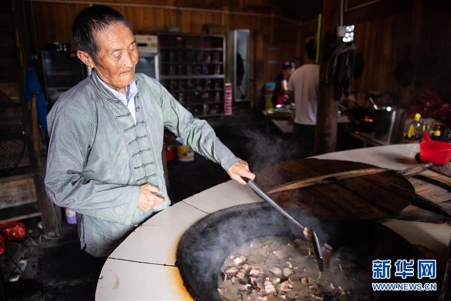 （新華全媒頭條·走向我們的小康生活·圖文互動(dòng)）（8）那山，那人，那苗寨——十八洞村三代人的奮斗史