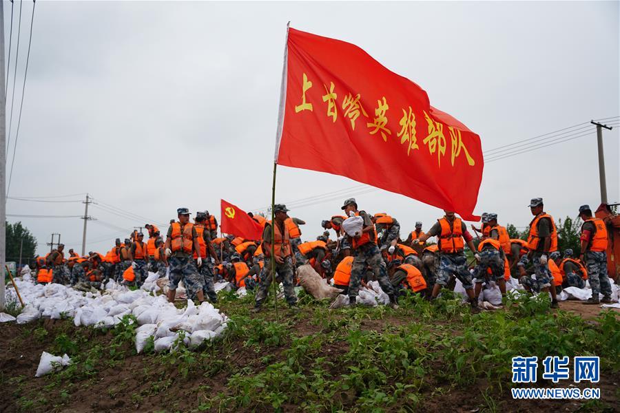 （防汛抗洪·圖文互動(dòng)）（4）洪水不退，子弟兵誓死不退——解放軍和武警部隊(duì)官兵參與洪澇災(zāi)害搶險(xiǎn)救援記事