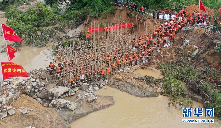 （防汛抗洪·圖文互動(dòng)）（10）洪水不退，子弟兵誓死不退——解放軍和武警部隊(duì)官兵參與洪澇災(zāi)害搶險(xiǎn)救援記事