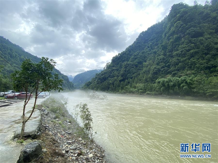 （防汛抗洪·圖文互動(dòng)）（1）山洪襲來前，澧水河畔大轉(zhuǎn)移