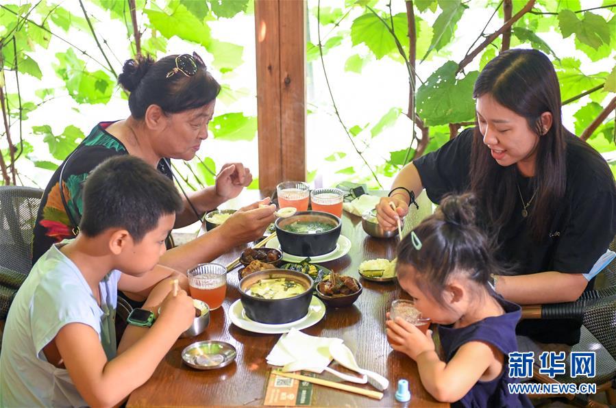 （在習(xí)近平新時代中國特色社會主義思想指引下——新時代新作為新篇章·習(xí)近平總書記關(guān)切事·圖文互動）（6）珍惜盤中餐，狠剎浪費(fèi)風(fēng)——各地積極行動堅(jiān)決制止餐飲浪費(fèi)