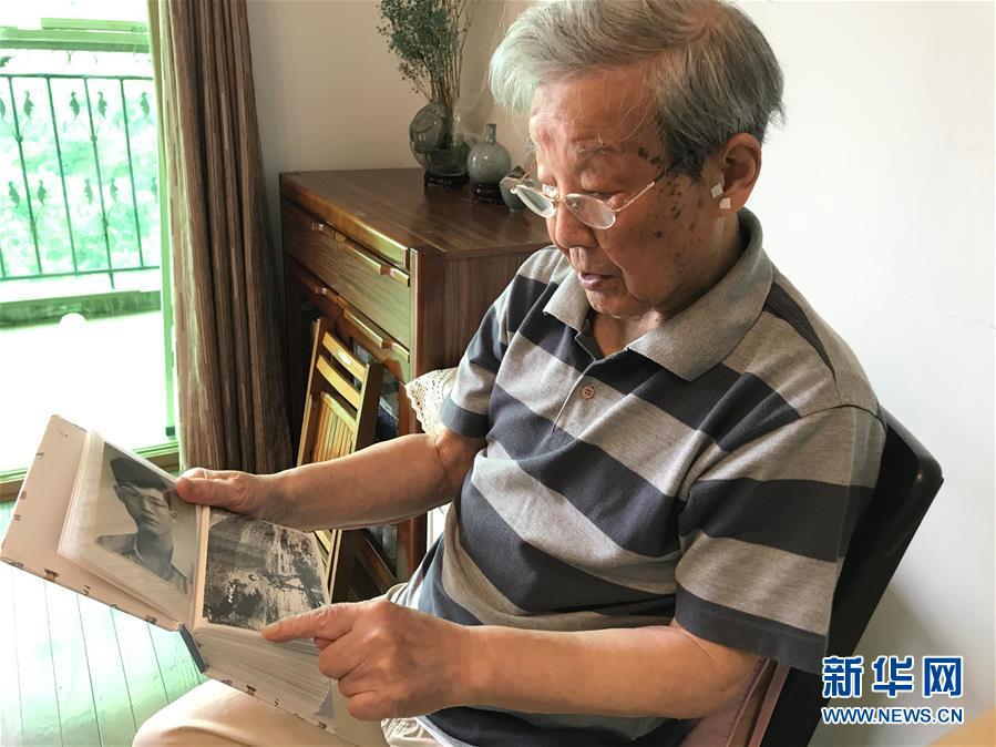 （紀念抗美援朝70周年·圖文互動）戰(zhàn)地金達萊，花兒為誰開？——記志愿軍老戰(zhàn)士文工隊員任紅舉