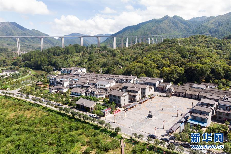 （習(xí)近平的小康故事·新華網(wǎng)·圖文互動）（3）“真正解決好基層群眾看病難、看病貴問題”——習(xí)近平和群眾健康的故事