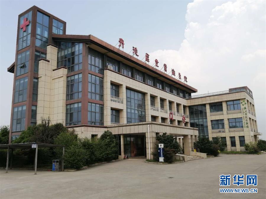 （習(xí)近平的小康故事·新華網(wǎng)·圖文互動）（1）“真正解決好基層群眾看病難、看病貴問題”——習(xí)近平和群眾健康的故事