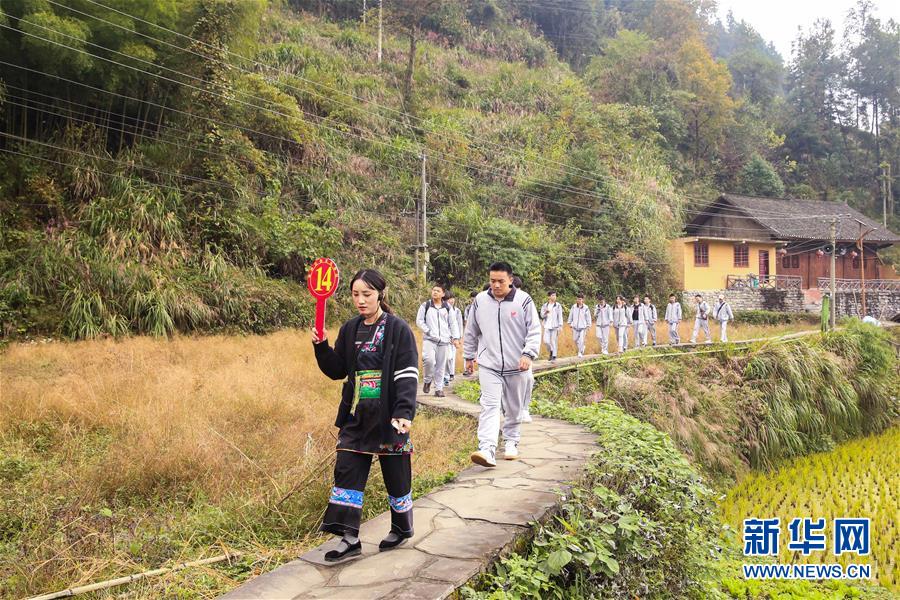 （在習近平新時代中國特色社會主義思想指引下——新時代新作為新篇章·習近平總書記關(guān)切事·圖文互動）（3）精準扶貧7年，十八洞村“長”出10余種新職業(yè)