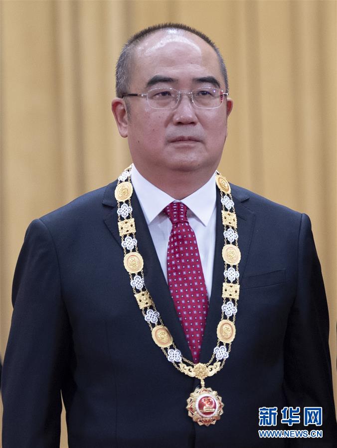 （抗疫先進事跡·圖文互動）（1）張定宇：疫情“暴風眼”里，“漸凍”之軀與時間賽跑