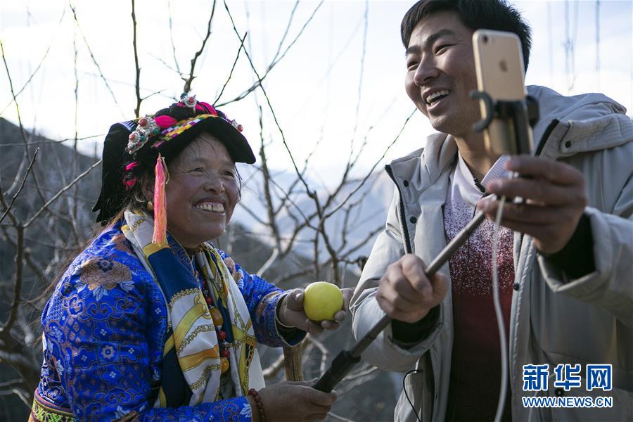 （新華全媒頭條·迎接兩會(huì)特別報(bào)道·圖文互動(dòng)）（12）不同尋常的兩會(huì) 萬(wàn)眾一心的力量——寫在2020年全國(guó)兩會(huì)召開之際
