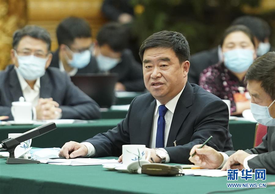 （新華全媒頭條·圖文互動）（6）從人民中汲取磅礴力量——習近平總書記同出席2020年全國兩會人大代表、政協(xié)委員共商國是紀實