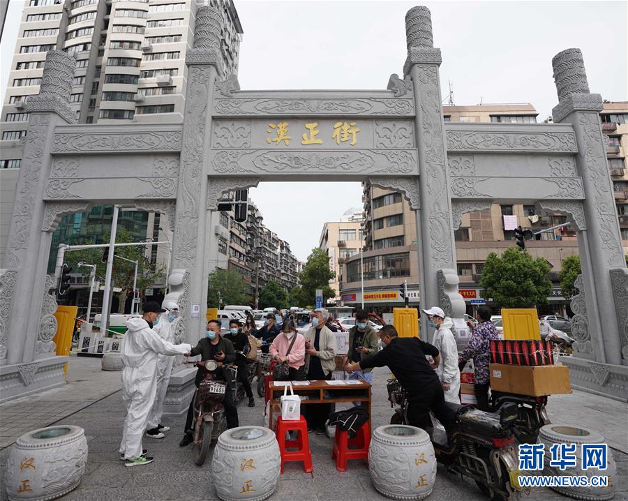 （新華全媒頭條·圖文互動）（14）從人民中汲取磅礴力量——習近平總書記同出席2020年全國兩會人大代表、政協(xié)委員共商國是紀實