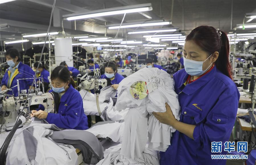 （新華全媒頭條·兩會精神看落實·圖文互動）（1）培育新機(jī) 開辟新局——落實全國兩會精神激發(fā)經(jīng)濟(jì)發(fā)展新動能述評