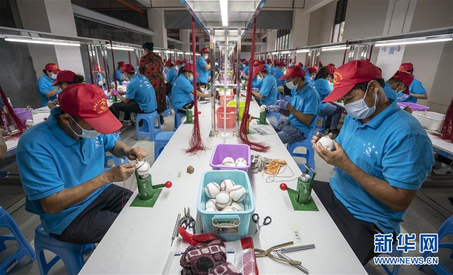 （新華全媒頭條·兩會精神看落實·圖文互動）（7）培育新機(jī) 開辟新局——落實全國兩會精神激發(fā)經(jīng)濟(jì)發(fā)展新動能述評