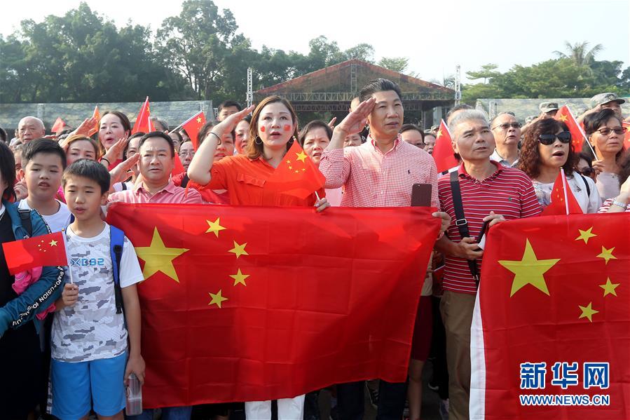 （圖文互動）（1）“我和我的祖國，一刻也不能分割”——解放軍駐香港部隊與市民共同慶祝國慶70周年見聞