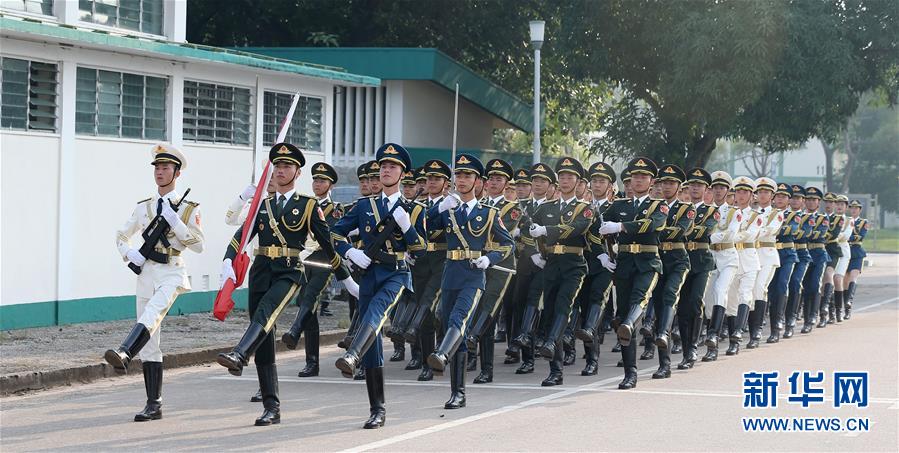 （圖文互動）（5）“我和我的祖國，一刻也不能分割”——解放軍駐香港部隊與市民共同慶祝國慶70周年見聞