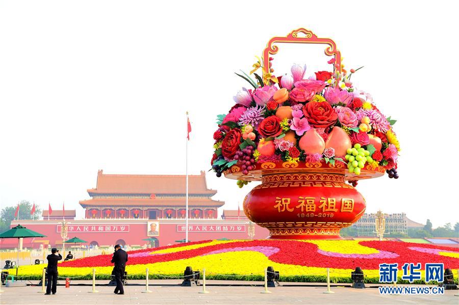 （圖文互動）（2）7小時組裝！18米高巨型“花果籃”亮相天安門廣場