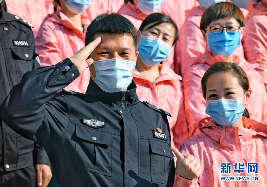 （習(xí)近平致敬的戰(zhàn)“疫”英雄·公安干警篇·圖文互動(dòng)）（1）他們，抗疫一線鑄警魂