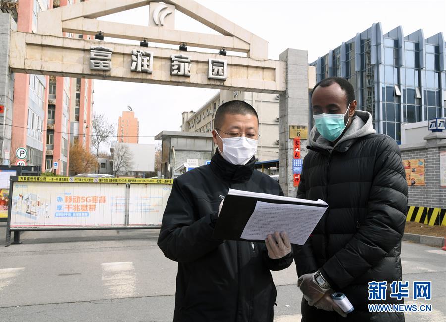 （習(xí)近平致敬的戰(zhàn)“疫”英雄·志愿者篇·圖文互動）（10）他們，微光成炬照征程