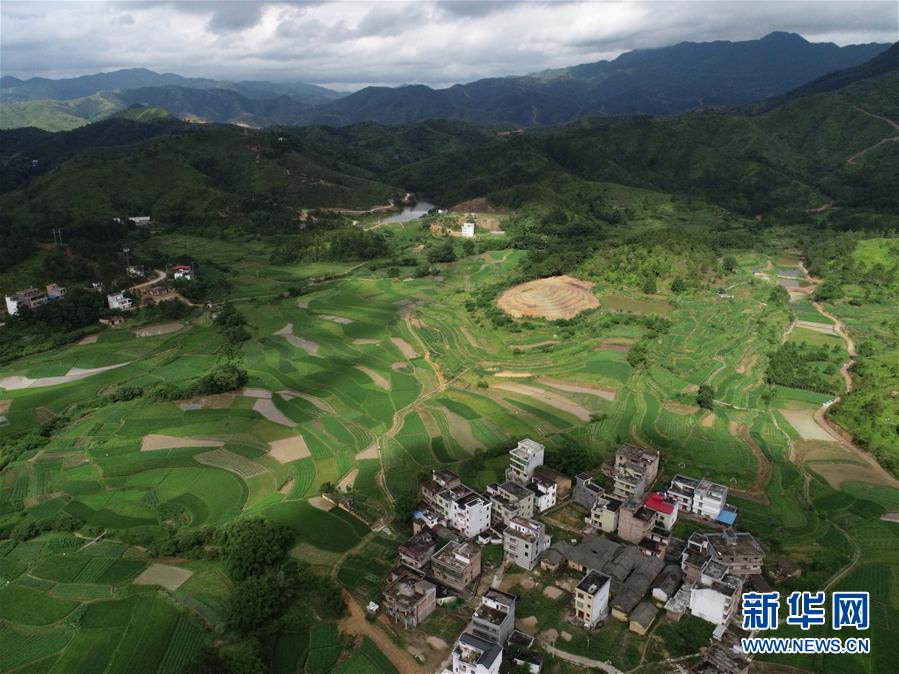 （在習(xí)近平新時(shí)代中國(guó)特色社會(huì)主義思想指引下——新時(shí)代新作為新篇章·習(xí)近平總書記關(guān)切事·圖文互動(dòng)）（4）新生活、新盼頭——脫貧攻堅(jiān)新形勢(shì)速覽