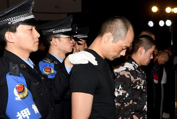 陜西省西安市新城區(qū)人民法院依法對(duì)韓某某等8人非法高利放貸、暴力討債涉黑一案公開(kāi)宣判