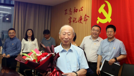 新黨員陳振新：“雖已耄耋，紅心向黨！”