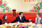 全國政協(xié)邀請已故黨外全國政協(xié)委員、知名人士夫人聯(lián)誼迎春 賈慶林出席