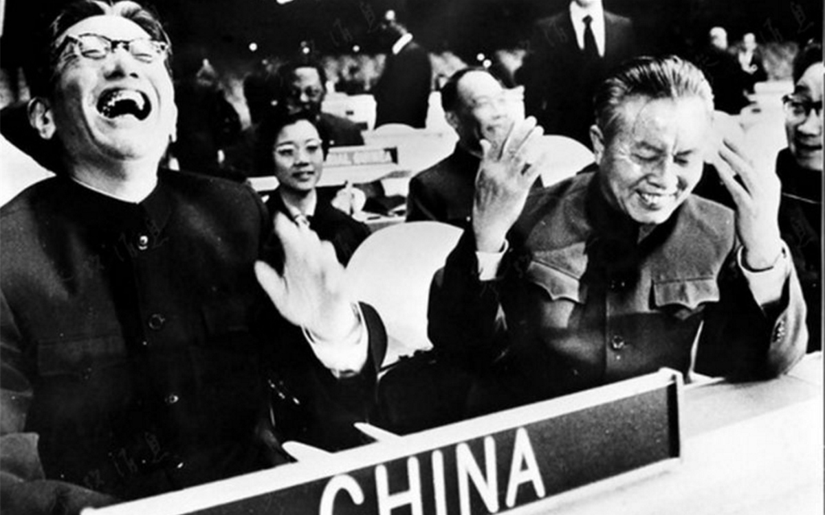 1971年10月25日，聯(lián)大通過決議，恢復(fù)了中華人民共和國(guó)在聯(lián)合國(guó)的合法席位