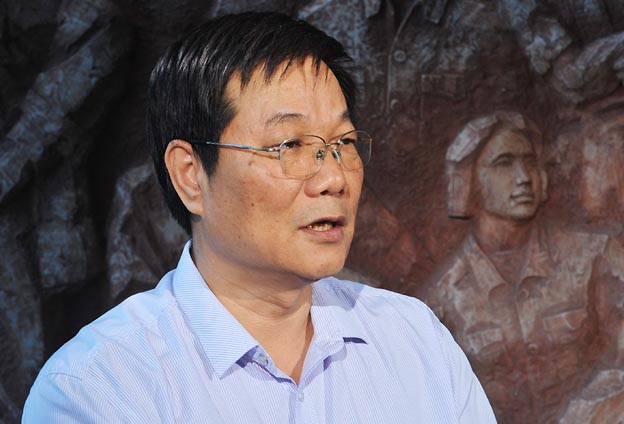 我們把黨的政治優(yōu)勢(shì)和現(xiàn)代企業(yè)制度優(yōu)勢(shì)結(jié)合起來，建立完善決策、執(zhí)行、監(jiān)督三個(gè)體系。