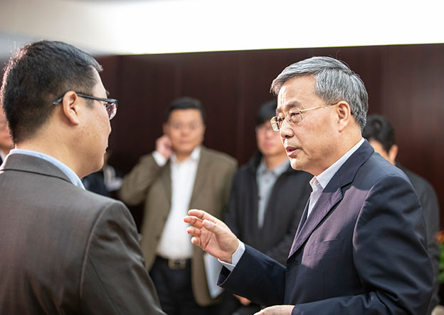 讓銀行業(yè)金融機構(gòu)愿意做、能夠做、也會做民營企業(yè)業(yè)務(wù)
