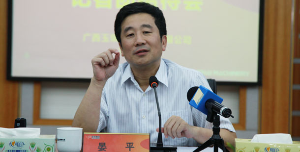 玉柴集團公司董事局主席晏平——大家可能不一定認識我，但是大家一定坐過裝配玉柴發(fā)動機的客車、公交車，因為玉柴發(fā)動機裝配在全國超過60%的客車、公交車上。玉柴發(fā)動機能夠陪伴大家上班、回家、逛街，我很自豪。我們將繼續(xù)制造更多更好的綠色產品，造福社會和百姓。