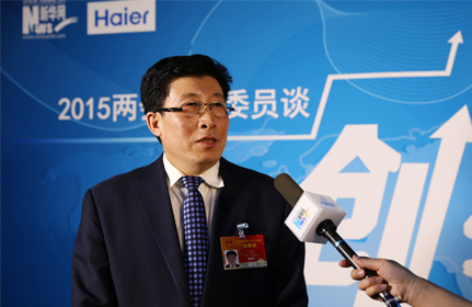 “面對這種新型的、農(nóng)業(yè)轉(zhuǎn)型的項目，政府各級部門也都在研究怎么落實，還有很多細(xì)節(jié)上的問題。”