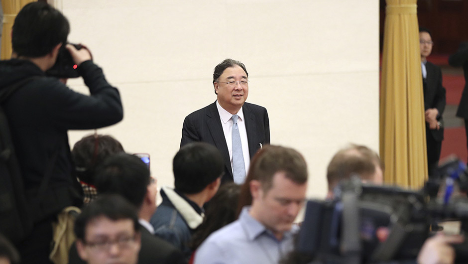 馬曉偉步入“部長通道”，準備接受采訪