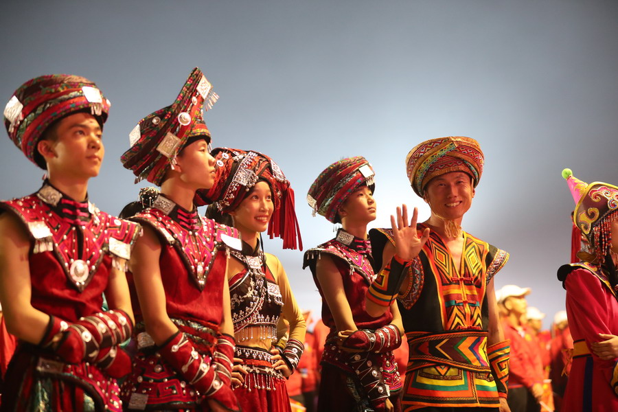 好兒好女好家園，齊心奔小康，共圓中國夢