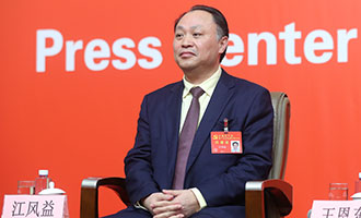 南昌大學(xué)黨委常委、副校長江風(fēng)益