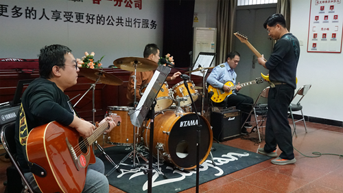 追夢中國人|侯孝輝：左手方向盤，右手麥克風