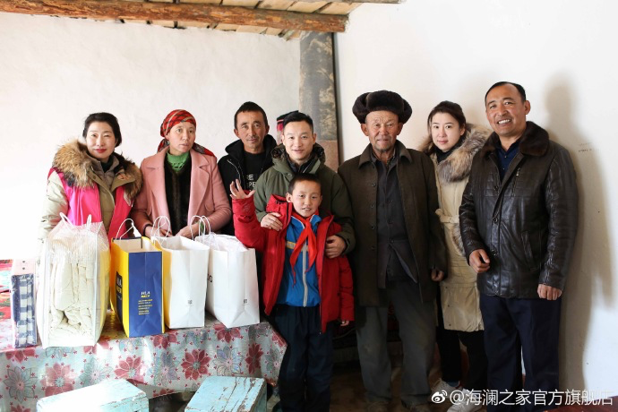 奧運冠軍體操名將楊威把溫暖帶到北疆小朋友們的家中，把體育精神與奮斗的信念，傳遞到所有北疆孩子們的心中。