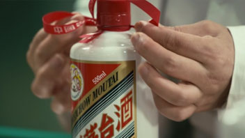 “抱團松動”！機構(gòu)慌了？有人急忙賣茅臺，有人連夜看周期