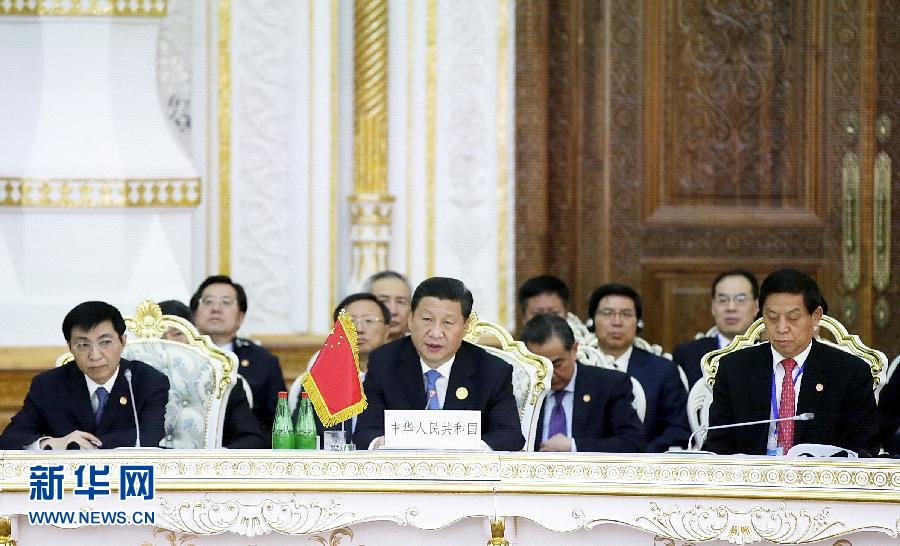 9月12日，上海合作組織成員國(guó)元首理事會(huì)第十四次會(huì)議在塔吉克斯坦首都杜尚別舉行。國(guó)家主席習(xí)近平出席會(huì)議并發(fā)表重要講話。新華社記者鞠鵬攝 