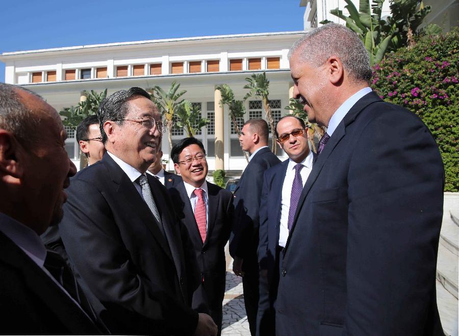 11月2日，正在阿爾及利亞進(jìn)行正式友好訪問(wèn)的全國(guó)政協(xié)主席俞正聲在阿爾及爾會(huì)見阿總理塞拉勒。 新華社記者劉衛(wèi)兵攝