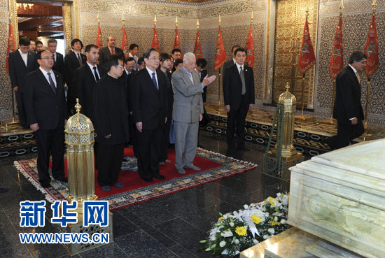 11月4日，中國全國政協(xié)主席俞正聲在拉巴特拜謁穆罕默德五世墓。新華社記者 張鐸 攝