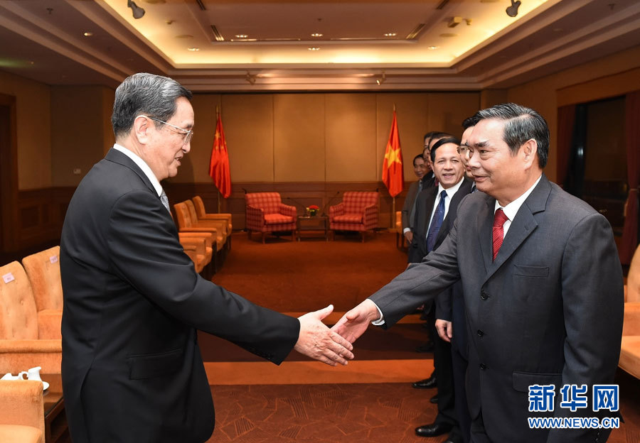 12月25日至27日，中共中央政治局常委、全國政協(xié)主席俞正聲對越南進行正式訪問。這是12月25日，俞正聲在河內會見越共中央書記處常務書記黎鴻英。 新華社記者劉建生攝