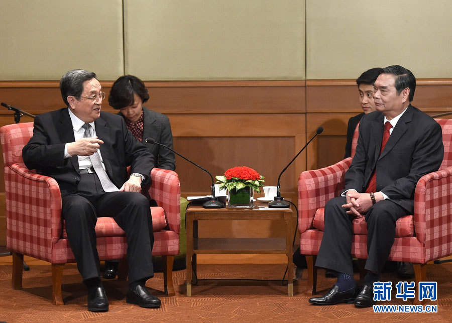 12月25日至27日，中共中央政治局常委、全國政協(xié)主席俞正聲對越南進行正式訪問。這是12月25日，俞正聲在河內會見越共中央書記處常務書記黎鴻英。 新華社記者劉建生攝