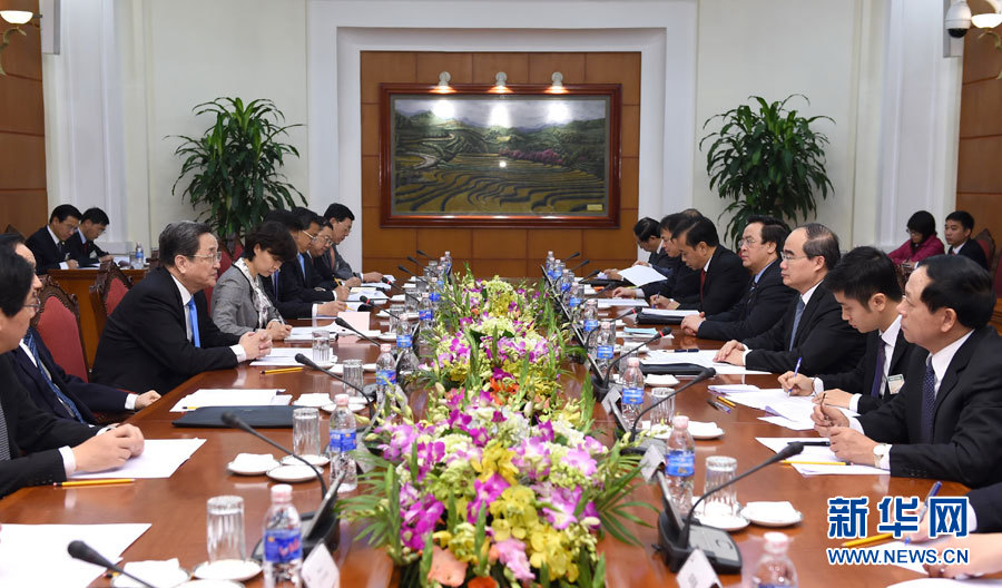 12月25日至27日，中共中央政治局常委、全國政協(xié)主席俞正聲對越南進行正式訪問。這是12月26日，俞正聲在河內與越南祖國陣線主席阮善仁舉行會談。 新華社記者馬占成攝