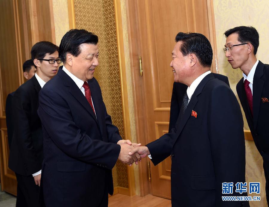 10月9日，在朝鮮進行正式友好訪問的中共中央政治局常委、中央書記處書記劉云山與朝鮮勞動黨中央政治局委員、中央書記崔龍海舉行會談。新華社記者 饒愛民 攝