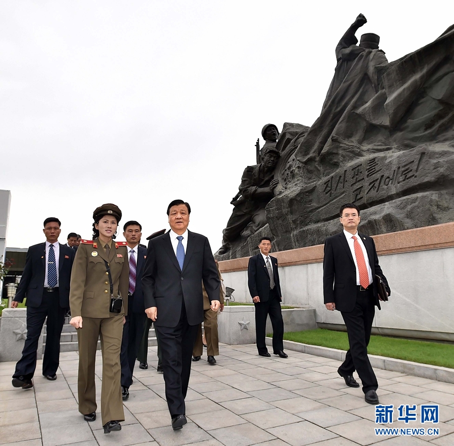 10月10日，正在朝鮮訪問的中共中央政治局常委、中央書記處書記劉云山在平壤參觀朝鮮祖國解放戰(zhàn)爭勝利紀念館。 新華社記者 李濤 攝