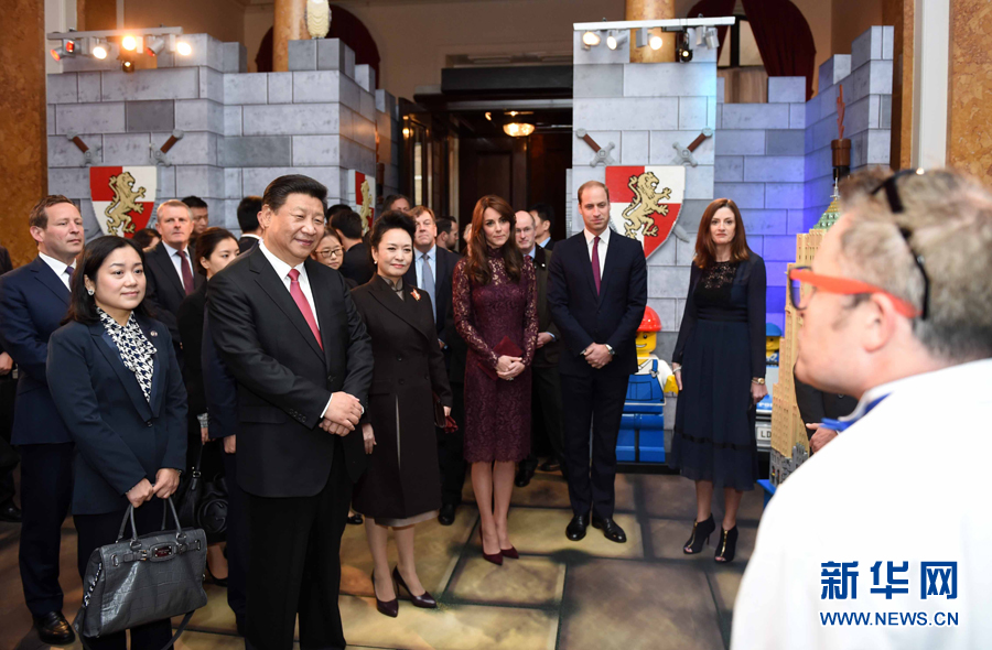 10月21日，國家主席習近平和夫人彭麗媛在英國威廉王子夫婦陪同下，出席在倫敦舉行的中英創(chuàng)意產(chǎn)業(yè)展。 新華社記者 張鐸 攝