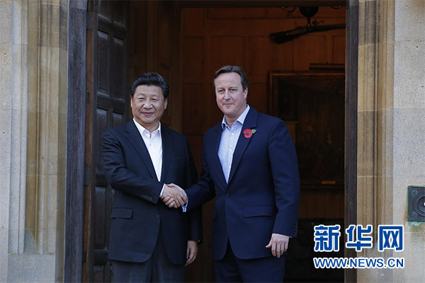 10月22日，國(guó)家主席習(xí)近平在契克斯首相鄉(xiāng)間別墅同英國(guó)首相卡梅倫再次會(huì)晤。新華社記者 鞠鵬 攝