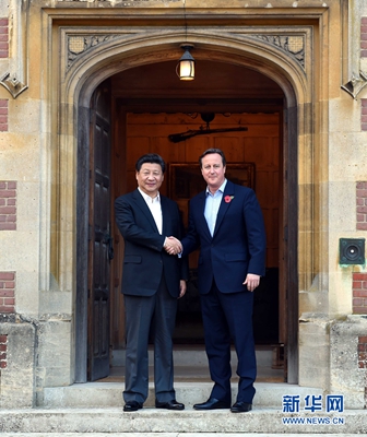 10月22日，國(guó)家主席習(xí)近平在契克斯首相鄉(xiāng)間別墅同英國(guó)首相卡梅倫再次會(huì)晤。 新華社記者 饒愛(ài)民 攝